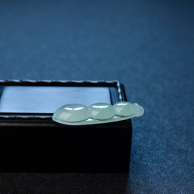 冰糯种浅绿翡翠福豆吊坠 - 红掌柜