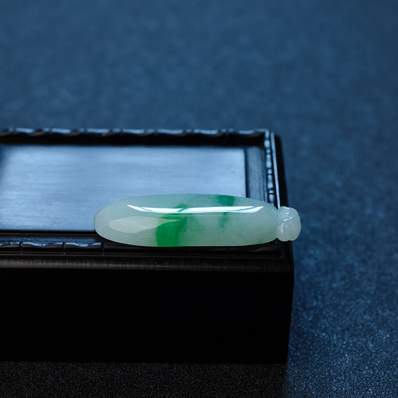 糯种飘绿翡翠福瓜吊坠 - 红掌柜