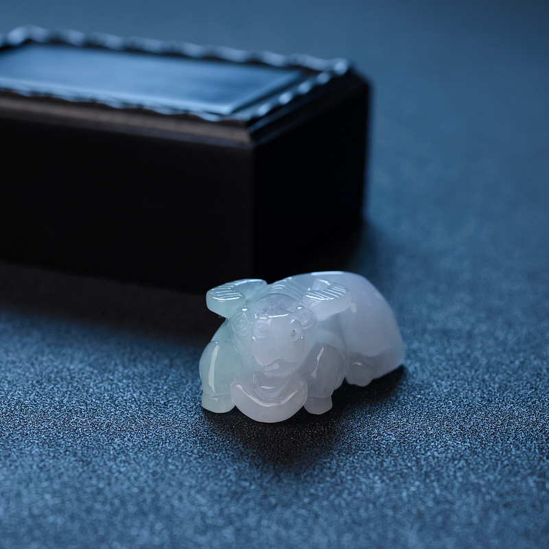 缅甸糯种浅绿翡翠牛吊坠 - 红掌柜