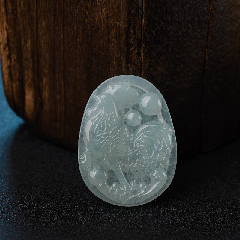 缅甸天然糯种浅绿翡翠鸡牌吊坠 - 红掌柜