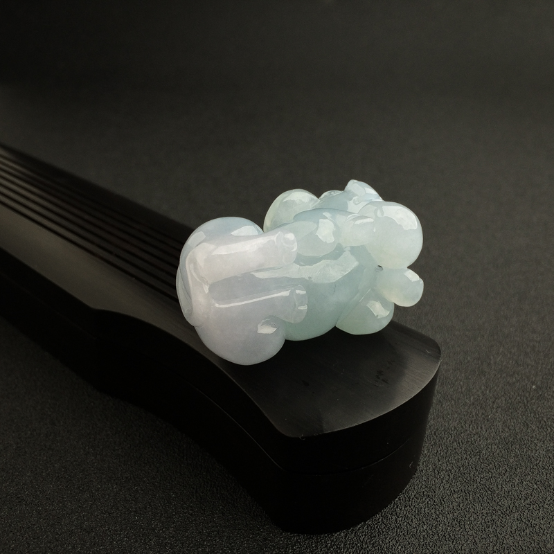 缅甸糯种浅绿翡翠牛吊坠 - 红掌柜