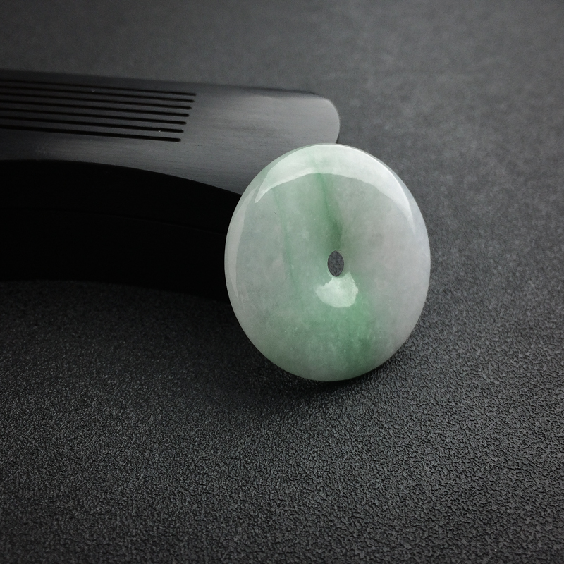 天然糯种飘绿翡翠平安扣吊坠 - 红掌柜