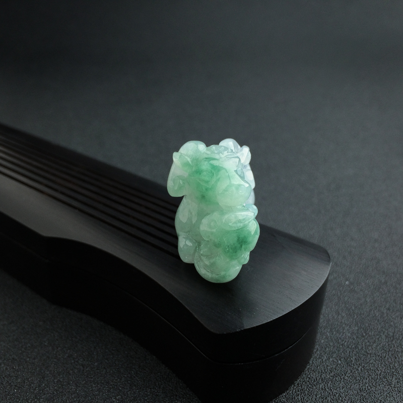 缅甸天然糯种飘绿翡翠羊吊坠 - 红掌柜