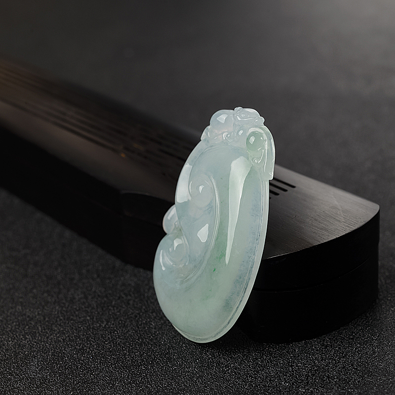 天然糯种浅绿翡翠如意吊坠 - 红掌柜