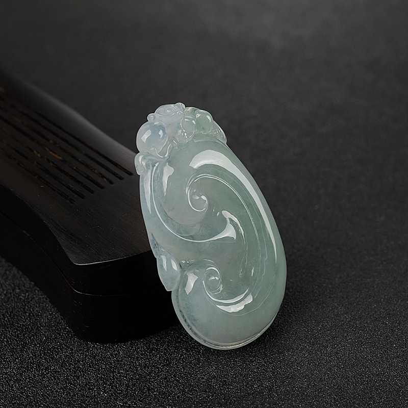 糯种浅绿翡翠如意吊坠 - 红掌柜