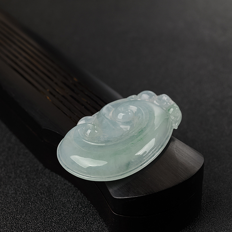 缅甸浅绿翡翠如意吊坠 - 红掌柜