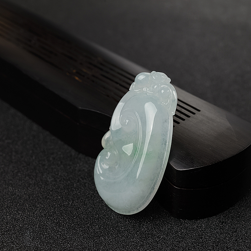 天然糯种浅绿翡翠如意吊坠 - 红掌柜