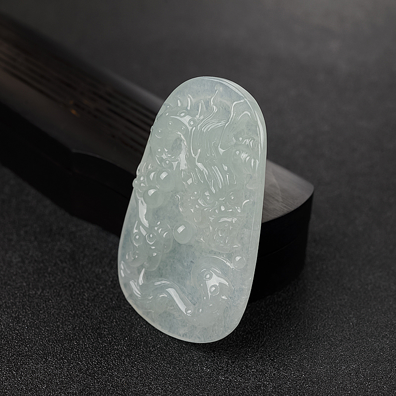 浅绿翡翠龙牌吊坠-红掌柜