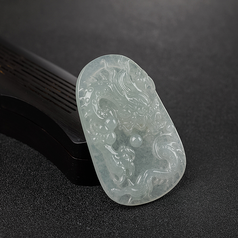 糯种翡翠龙牌吊坠-红掌柜