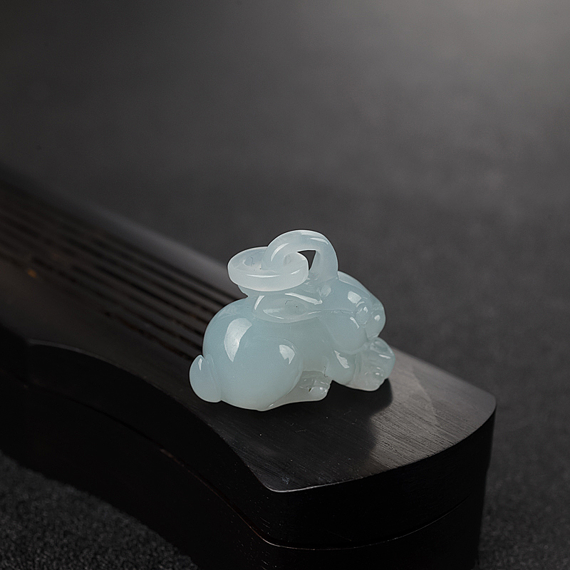 浅绿翡翠兔子吊坠-红掌柜