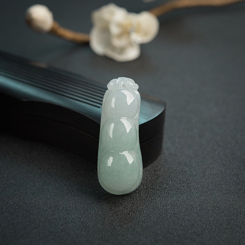 糯冰种浅绿翡翠福豆吊坠-红掌柜