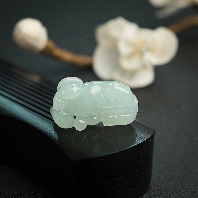 糯种浅绿翡翠吊坠-红掌柜