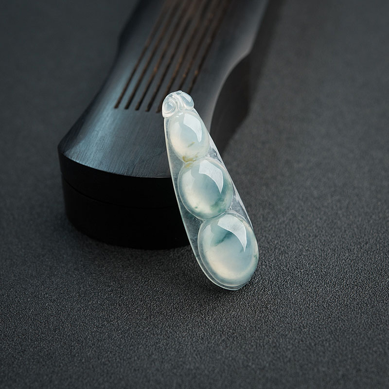 天然糯冰种飘花翡翠福豆吊坠-红掌柜