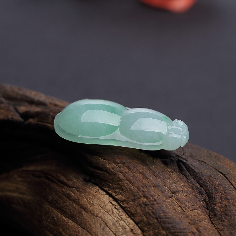 糯种飘翠翡翠吊坠-红掌柜