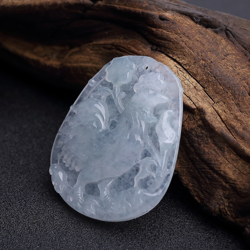 浅绿翡翠鸡牌吊坠-红掌柜