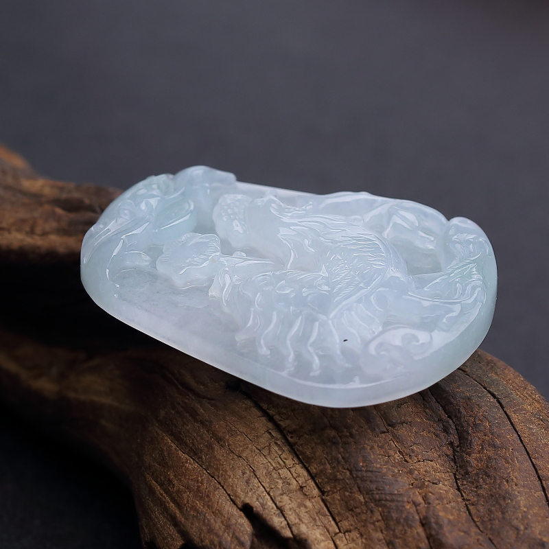 糯种浅绿翡翠鸡牌-红掌柜