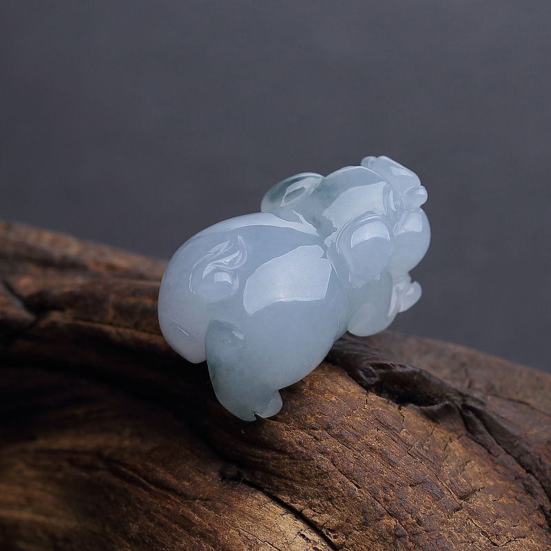 天然翡翠小猪吊坠-红掌柜