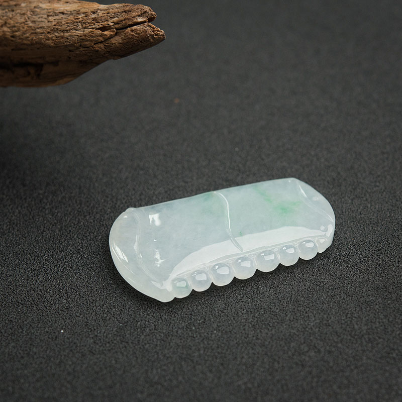 缅甸天然糯种浅绿翡翠吊坠-红掌柜