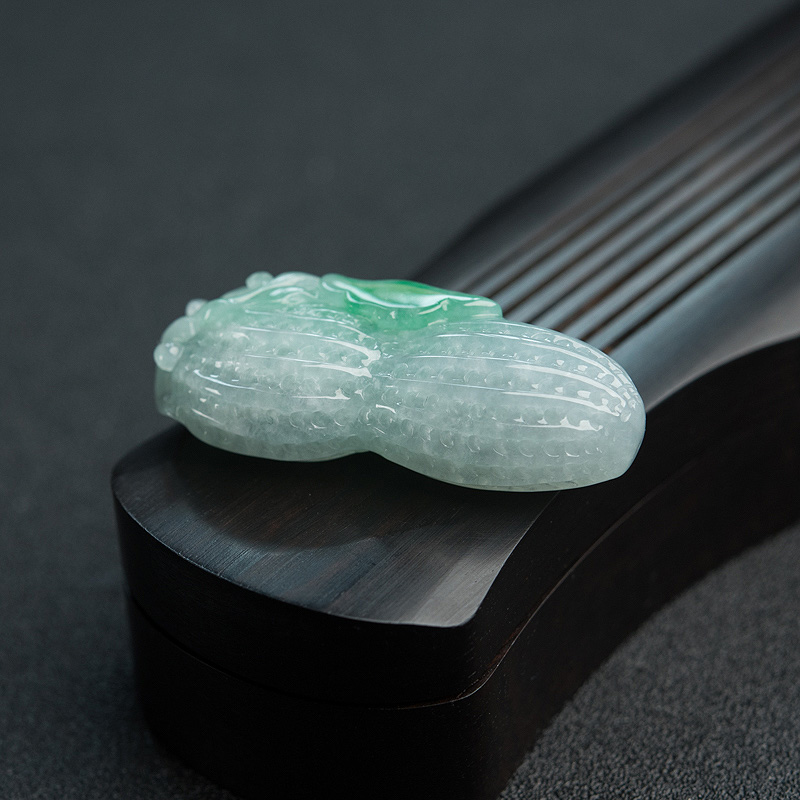 糯种飘翠翡翠吊坠-红掌柜