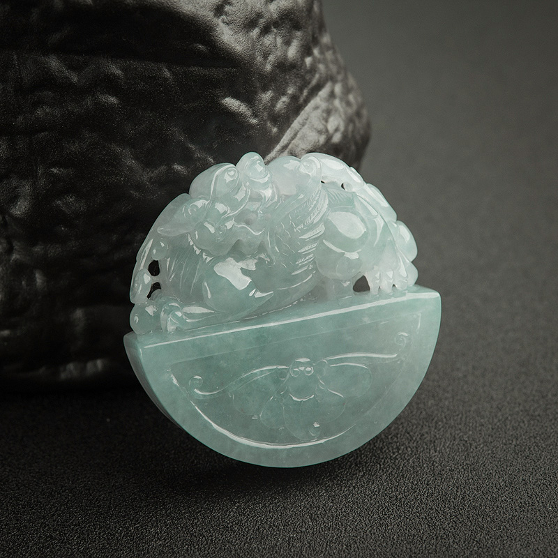 天然糯冰种浅绿翡翠貔貅吊坠-红掌柜