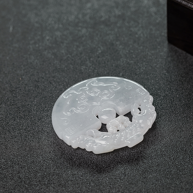 糯种翡翠镂雕兽面吊坠-红掌柜