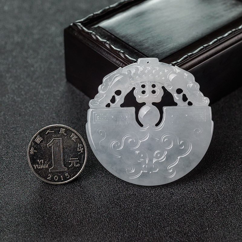 缅甸糯种翡翠镂雕吊坠-红掌柜