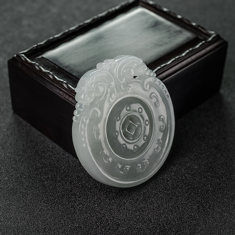 天然浅绿翡翠镂雕转运双龙扣吊坠-红掌柜