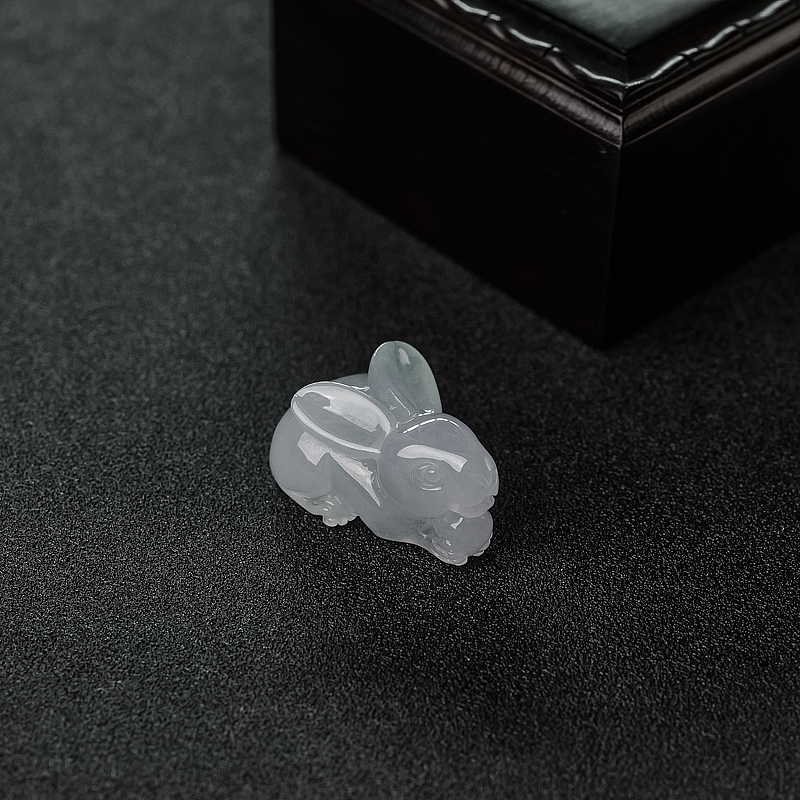 天然糯种飘花翡翠兔子吊坠-红掌柜