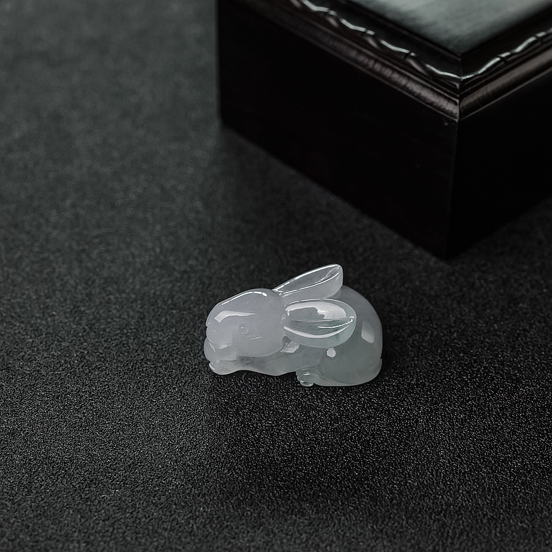 缅甸天然飘花翡翠兔子吊坠-红掌柜