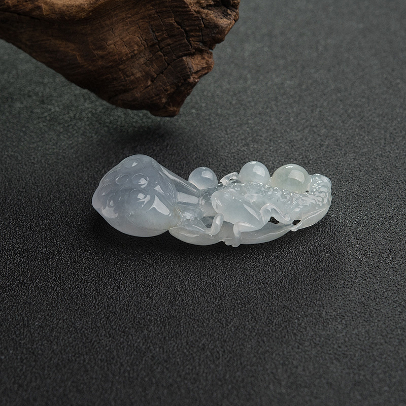 糯冰种浅绿翡翠镂雕连生贵子吊坠-红掌柜