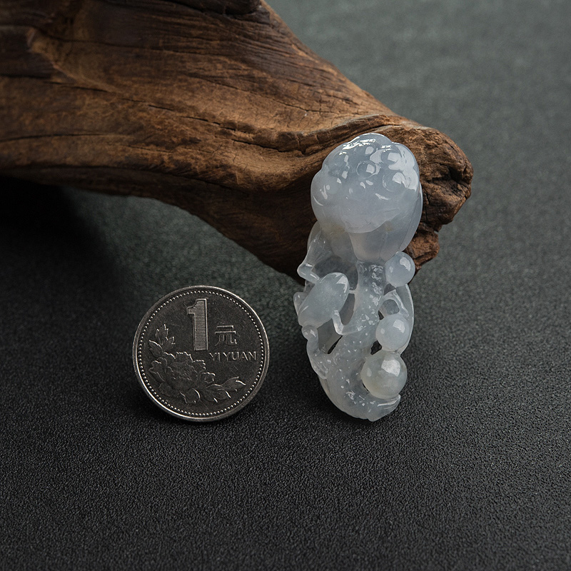 糯冰种浅绿翡翠镂雕连生贵子吊坠-红掌柜