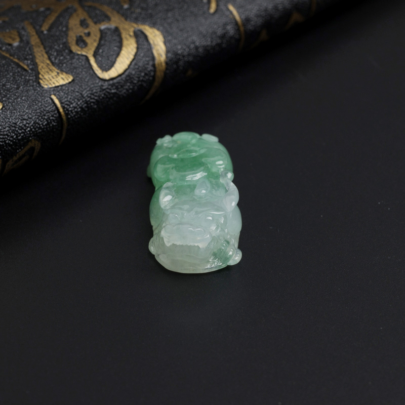 糯种飘绿翡翠貔貅摆件 - 红掌柜珠宝