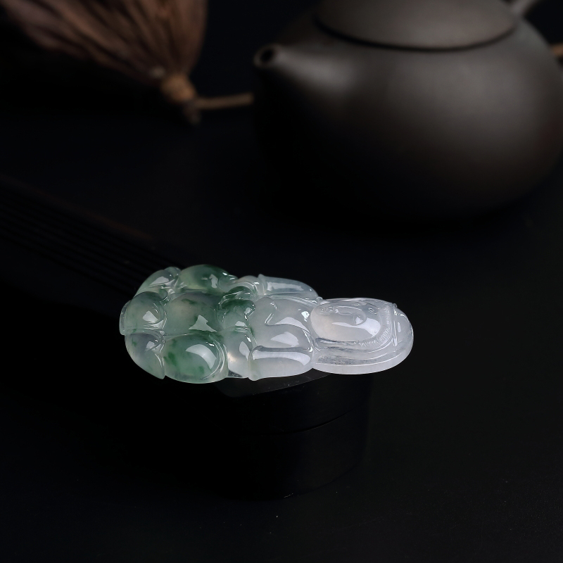 冰糯种翡翠观音-红掌柜