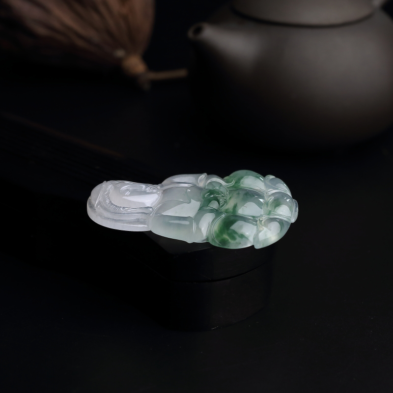 翡翠观音吊坠-红掌柜