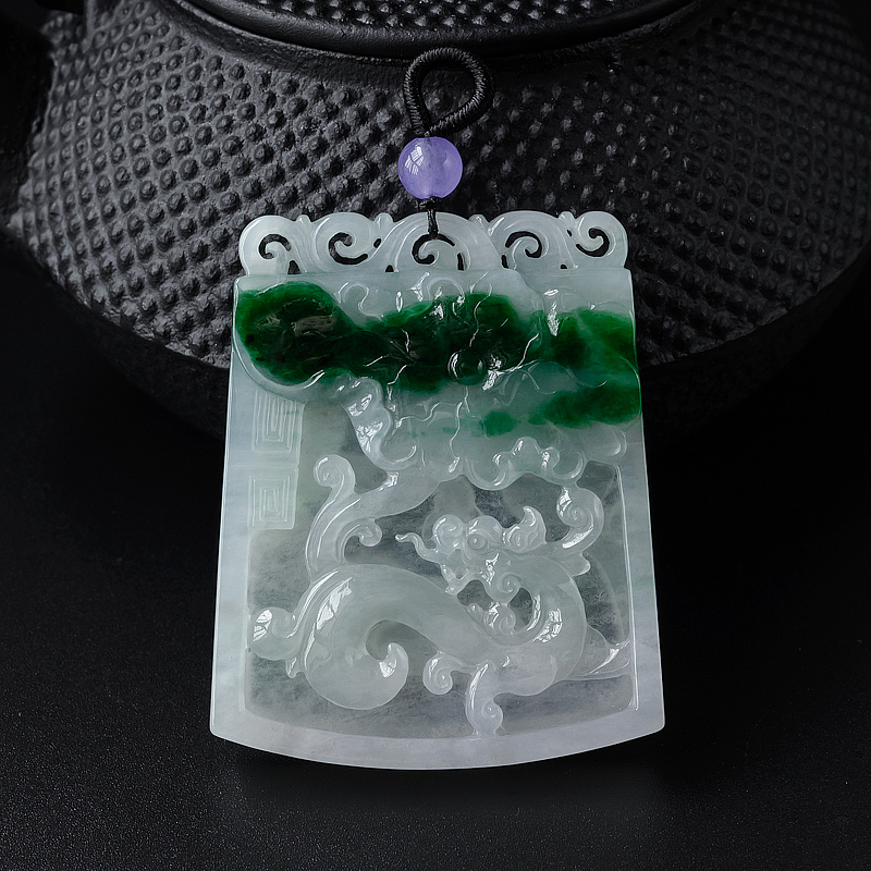 糯种飘绿翡翠仿古龙牌-红掌柜