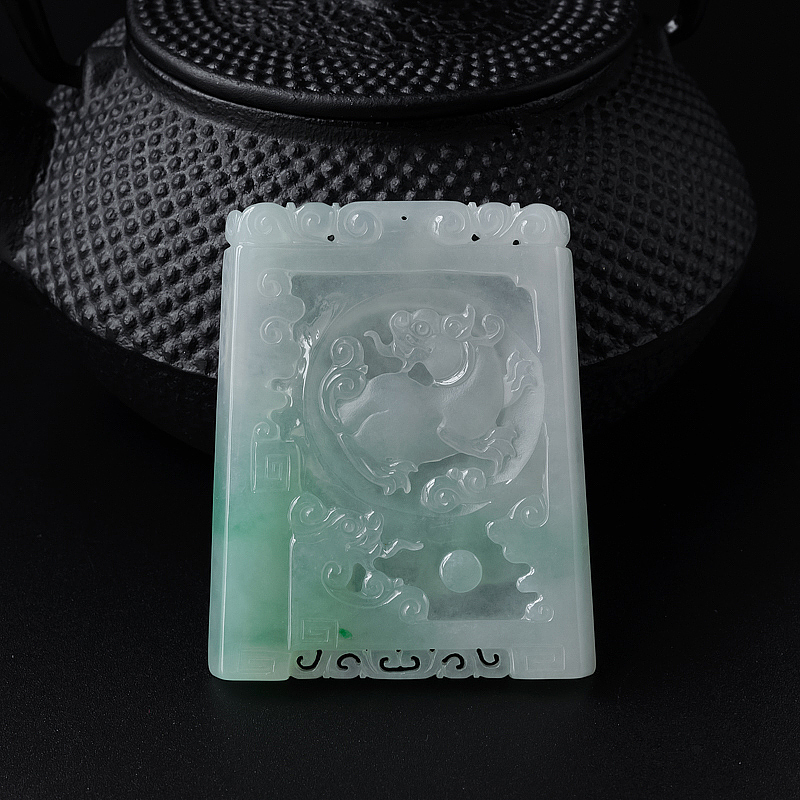 糯种飘绿翡翠貔貅牌-红掌柜