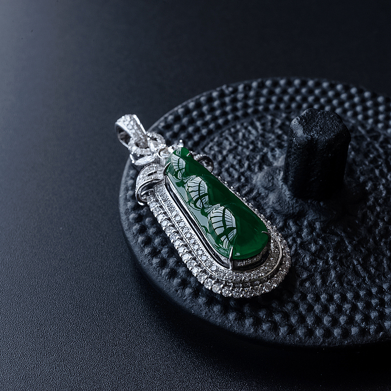 18K金镶钻冰种翡翠福豆吊坠-红掌柜