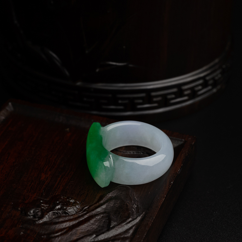 飘翠翡翠扳指 - 红掌柜