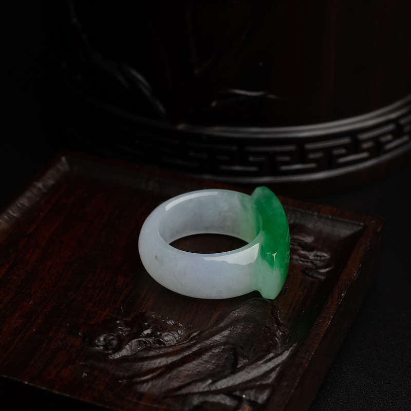 翡翠扳指 - 红掌柜