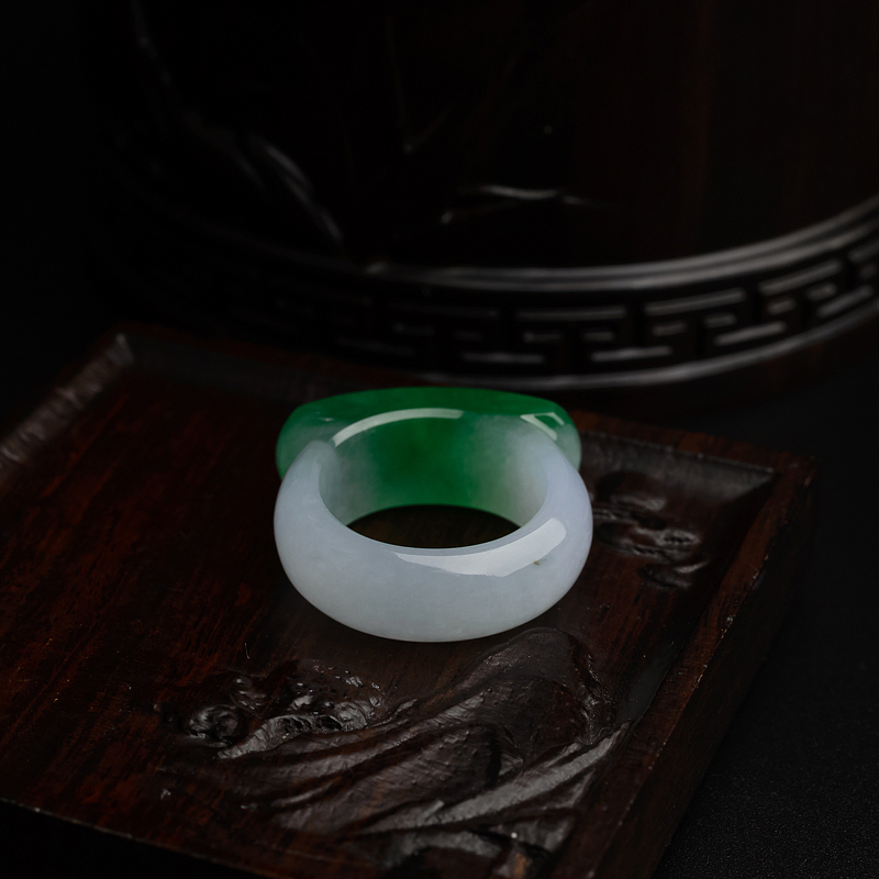 缅甸A货飘翠翡翠扳指 - 红掌柜