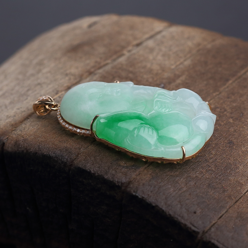 18K金镶钻糯种飘翠翡翠娃娃吊坠-红掌柜