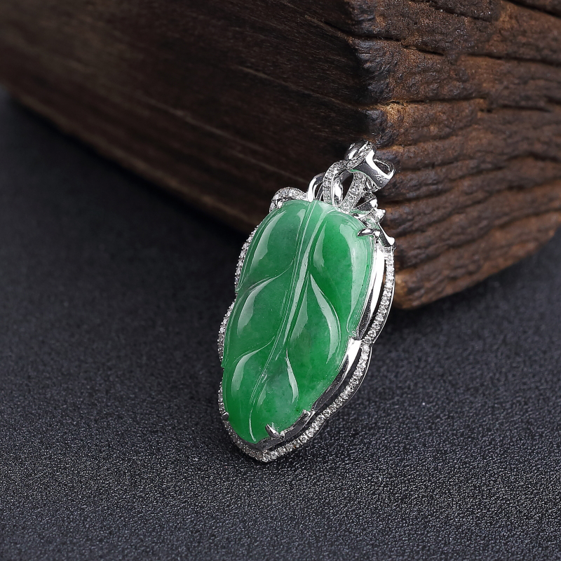 天然糯种翠色翡翠叶子吊坠-红掌柜