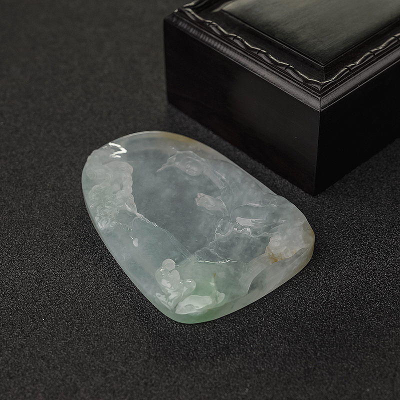 糯种俏色翡翠吊坠-红掌柜