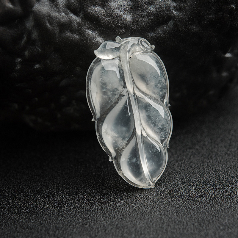 天然冰种翡翠叶子吊坠-红掌柜