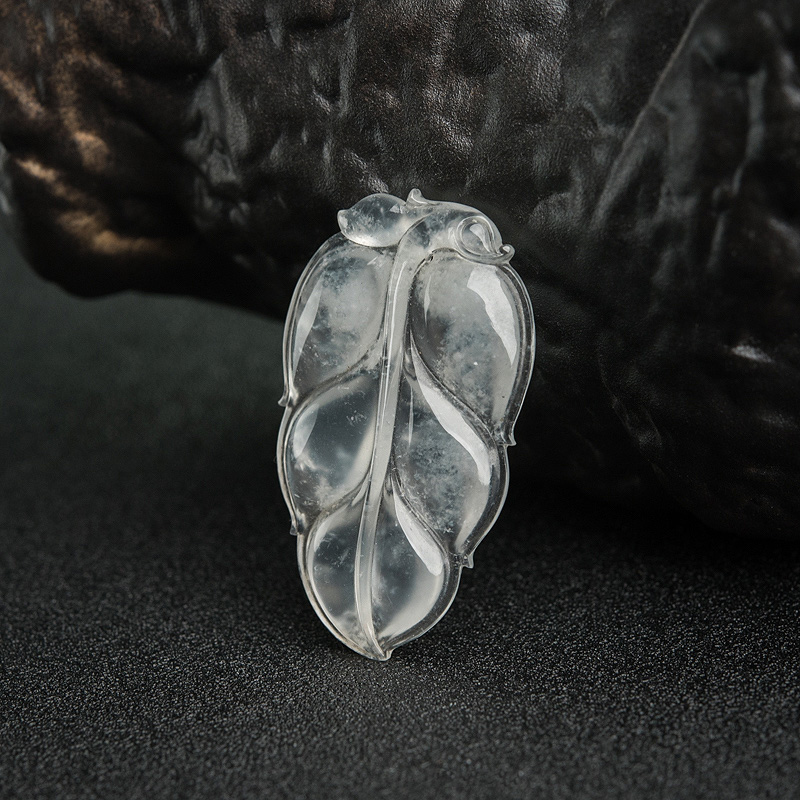 天然冰种翡翠叶子吊坠-红掌柜