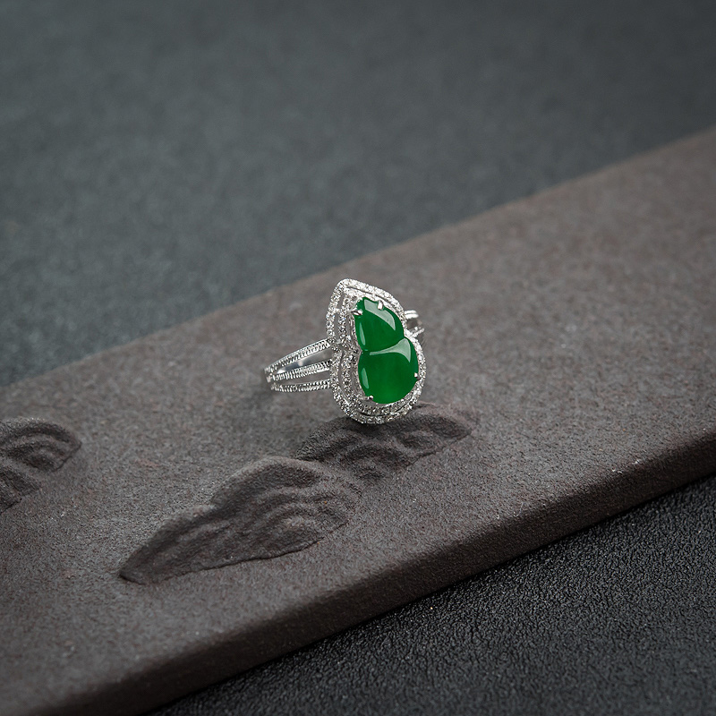 天然18K金镶钻糯种翠色翡翠葫芦戒指-红掌柜