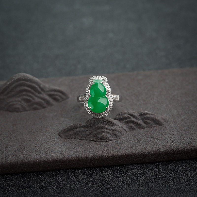 18K金镶钻糯种阳绿翡翠葫芦戒指-红掌柜