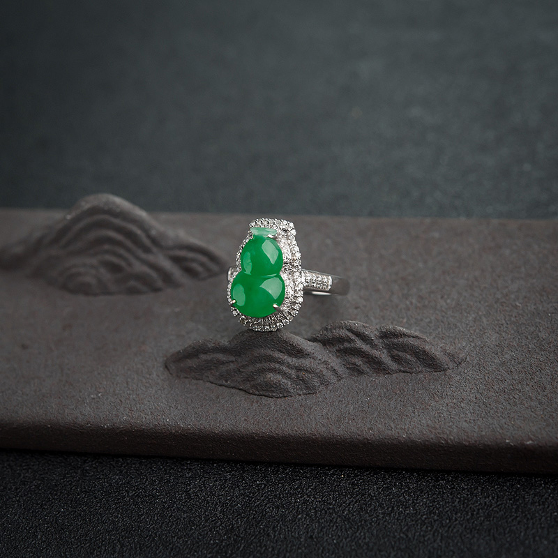 缅甸18K金镶钻糯种阳绿翡翠葫芦戒指-红掌柜