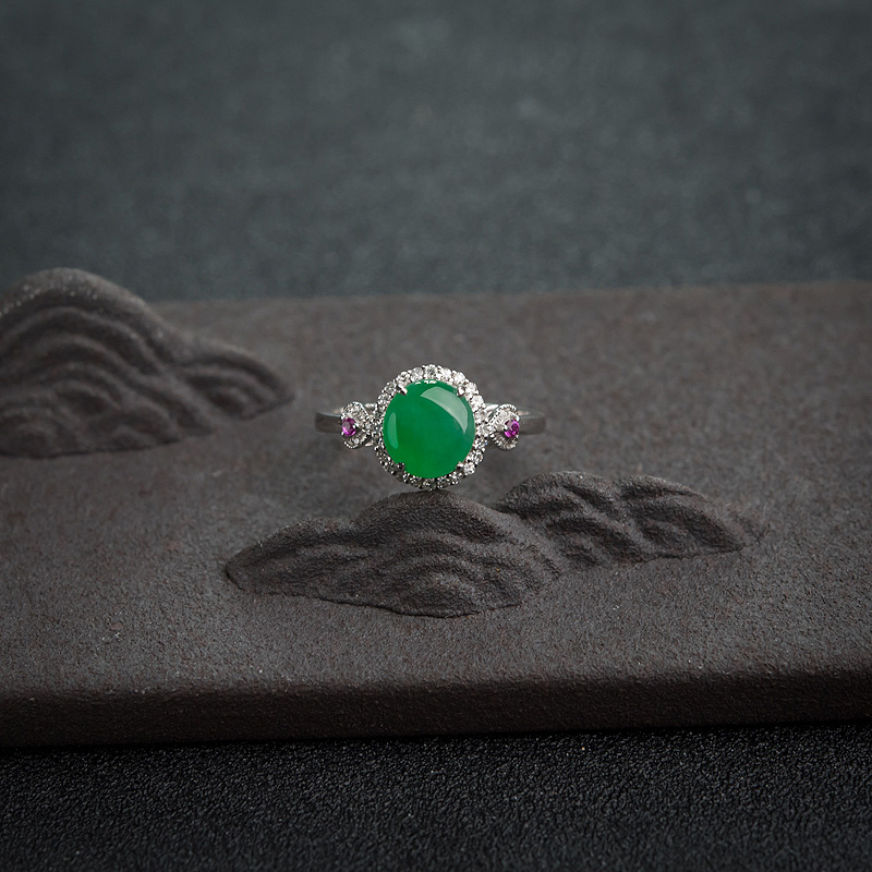 18K金镶钻糯种阳绿翡翠戒指-红掌柜