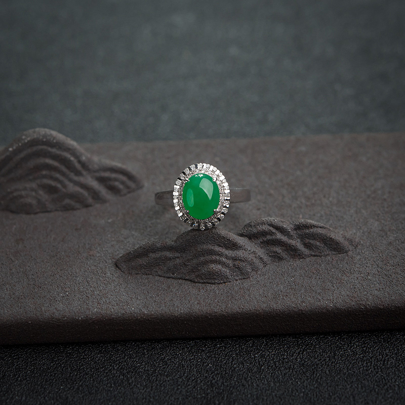 18K金镶钻糯种阳绿翡翠戒指-红掌柜